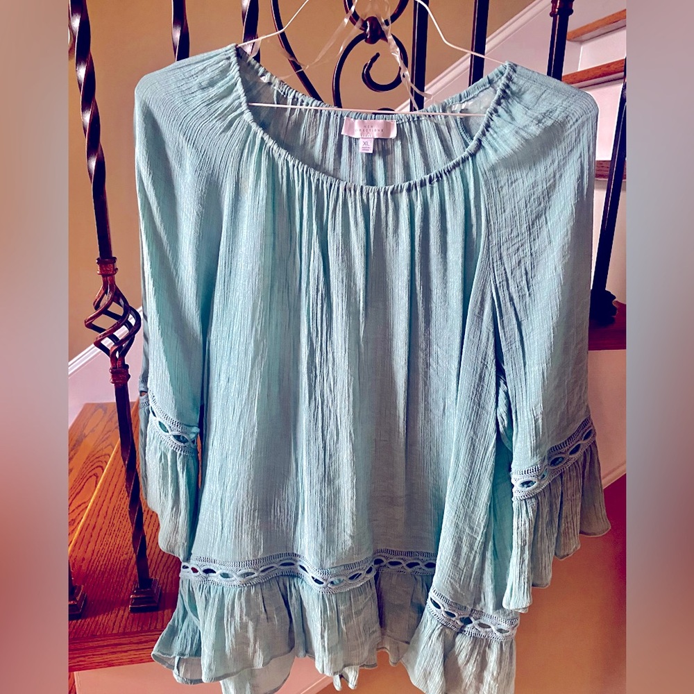 Women’s 3/4 Sleeve Crochet Hem Linen Slub Top